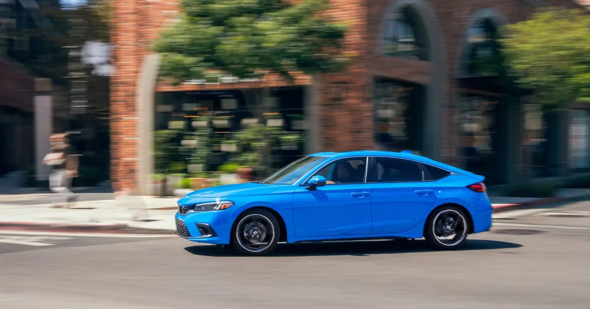 Ці 5 компактних автомобілів отримують 35 MPG без гібридної системи — і коштують значно менше