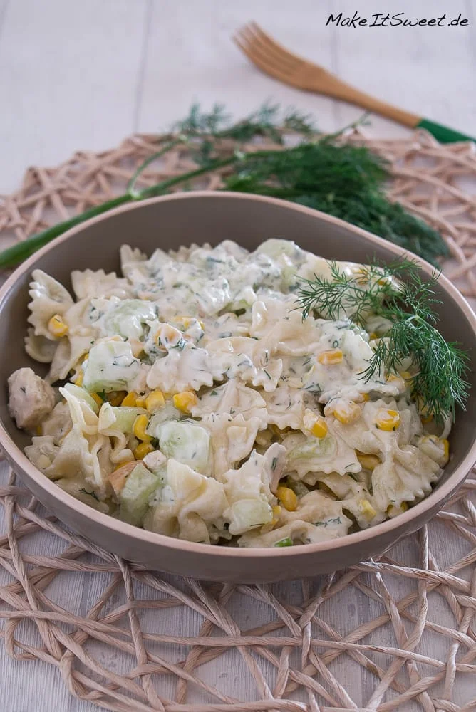 Нудлсалат з куркою, кукурудзою і огірком + соусом з кропу