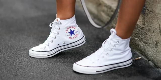 Експерт з прибирання розповідає, як правильно очистити кросівки Converse, не пошкодивши їх