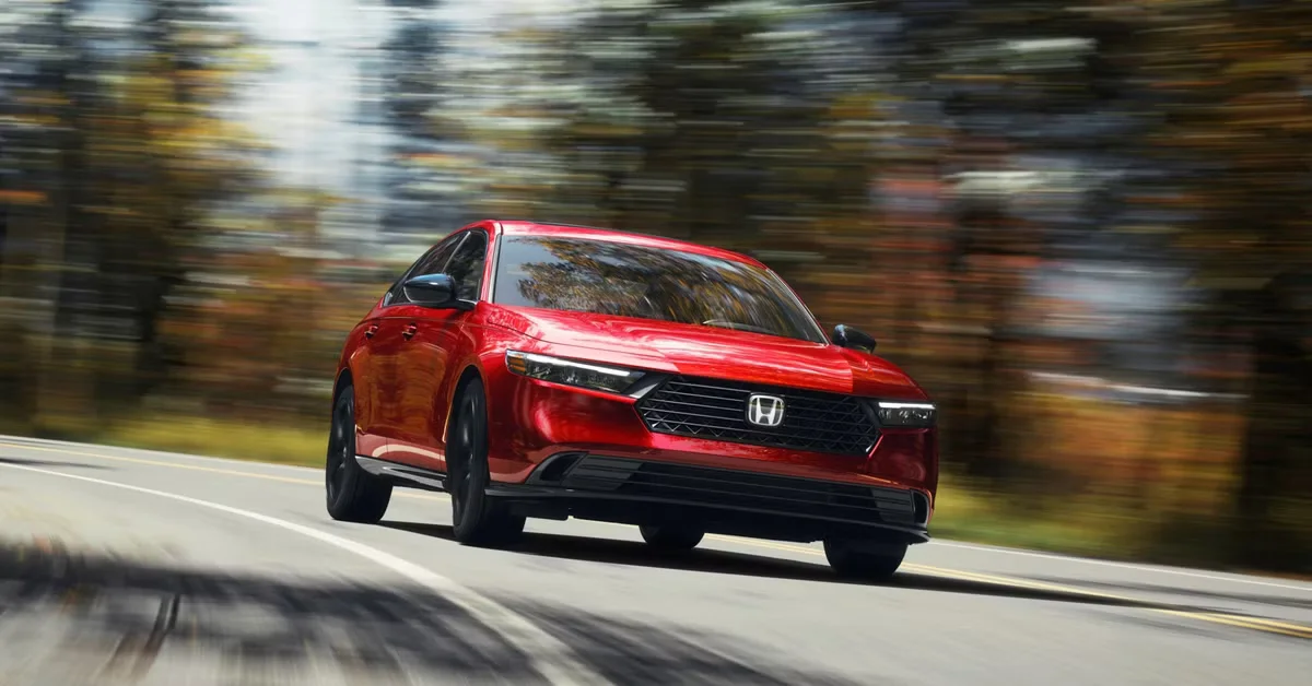 Припиніть переплачувати за кросовер, коли цей седан Honda пропонує преміум поїздку за менші гроші