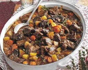 Рецепт смачного яловичого гуляшу з морквою