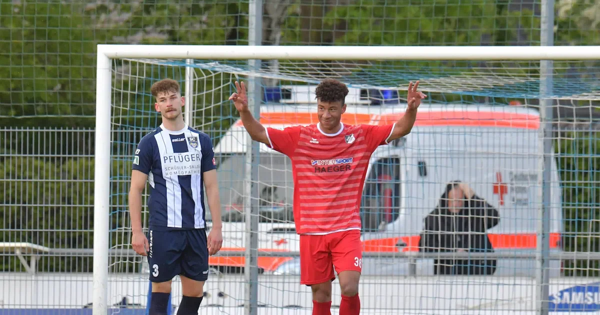 Футболіст подорожує 9000 кілометрів на велосипеді в пошуках батька