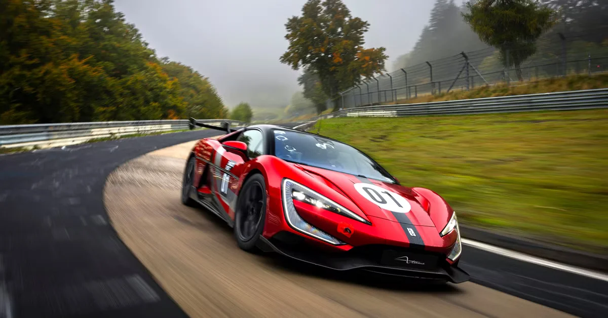 5 великих відкриттів на Goodwood 2026, від фарбування за $486,000 до електромобіля на 308 миль на годину